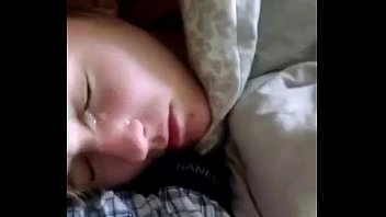 sleep cum on her face dormida
