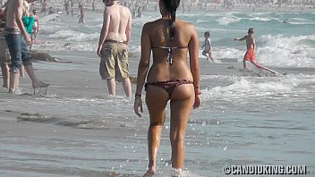 Big booty on the beach!