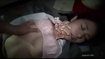Unconscious schoolgirl fucked in toilet