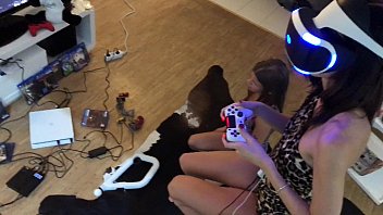 Sisters playing Playstation VR Horror Game when suddenly I came