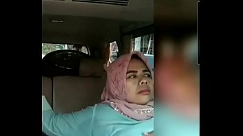 Muslim girl finger by his Hindu bf in car