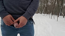I masturbate on the side of the road, cumshot quickly